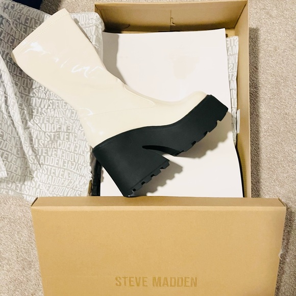 Steve Madden Arrow Patent Leather Platform Boots - Picture 1 of 3